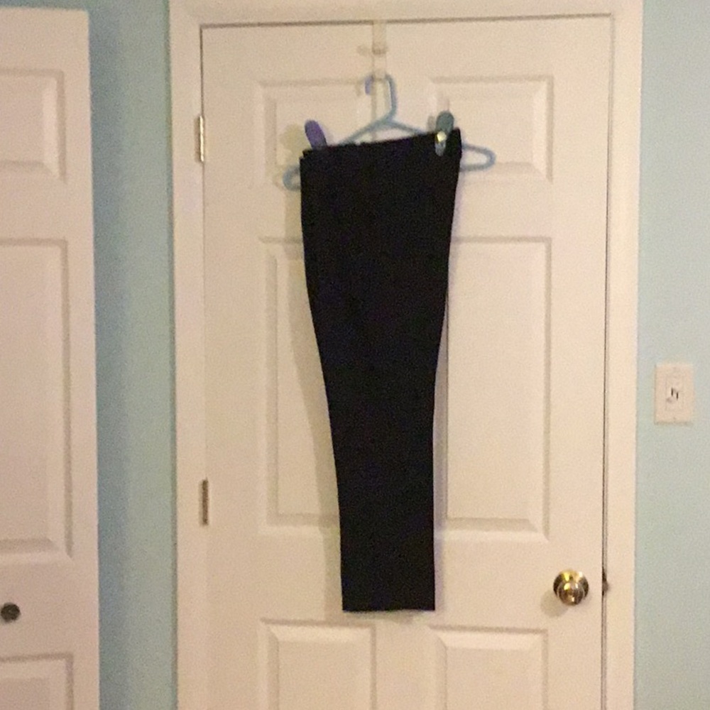 Chico’s Black Tapered Pants Size 1 (size 8)